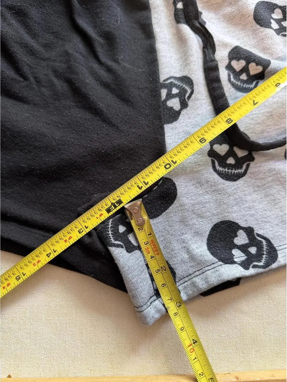 OUTFIT 2 PIECE Two-Tone Skull Print Hooded Crop Top and Shorts Set SIZE MED 7 9